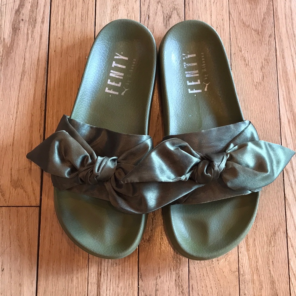 Puma fetty slides. Size 9.5